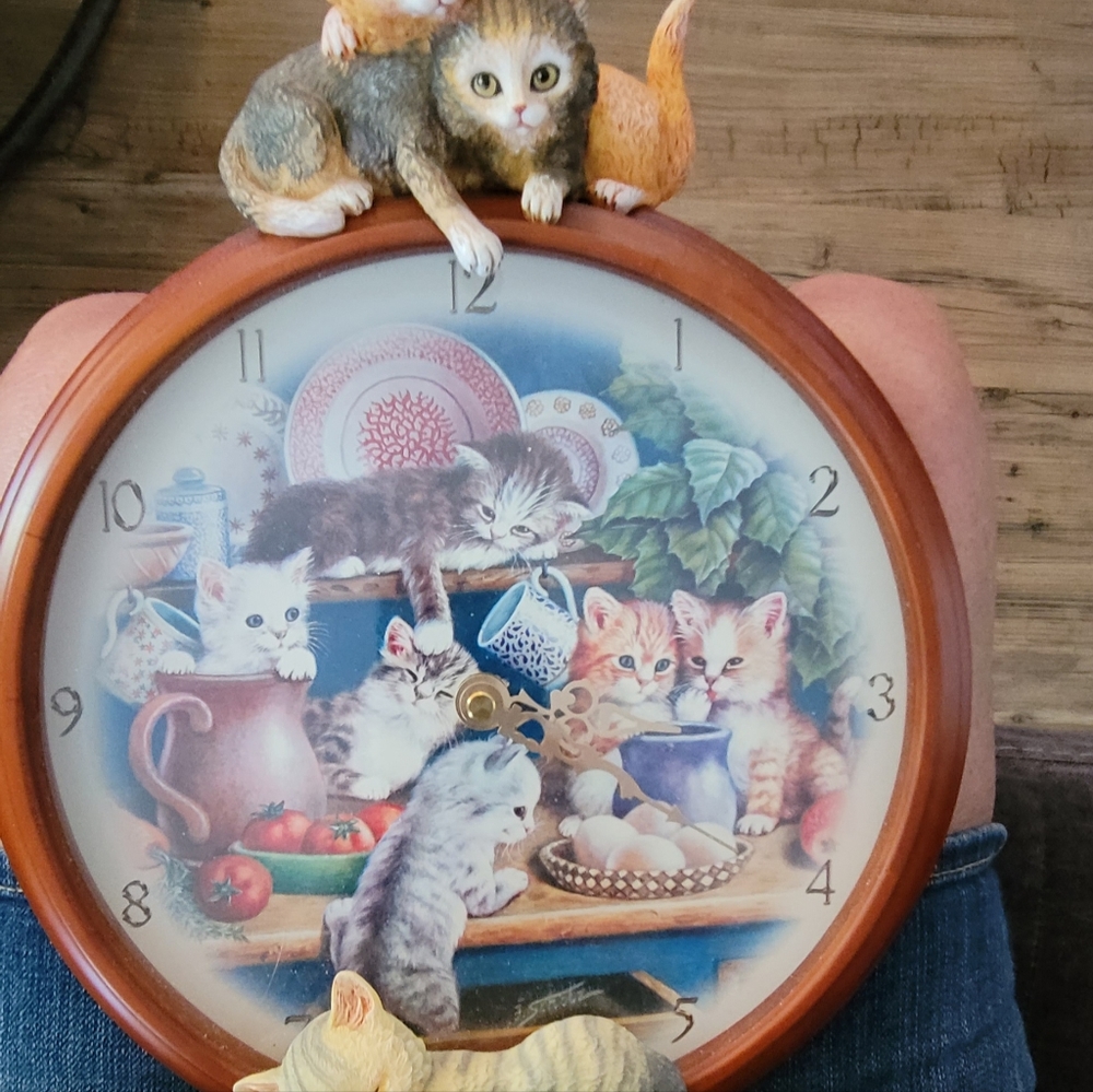 Kitchen capers Bradford exchange wall cat clock